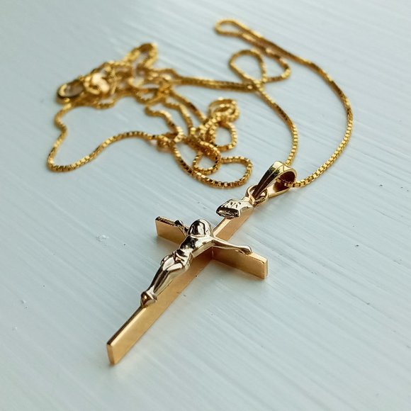 (SOLD) 14K Yellow Gold Crucifix Cross Pendant Necklace - Picture 1 of 8